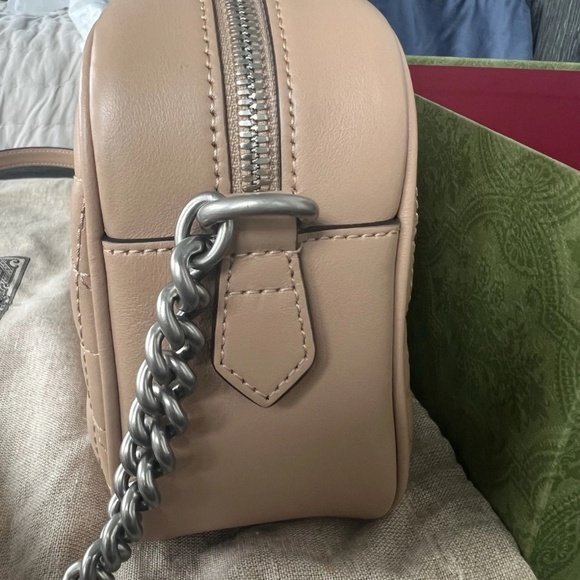 Gucci GG Marmont Matelassé Leather CrossBody Camera Bag Camelia Nude Beige NWOT - Picture 5 of 16